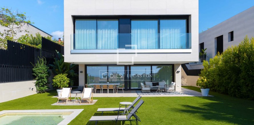 Villa de 6 dormitorios en venta en Teia, Barcelona, Cataluña, Spain № 3718