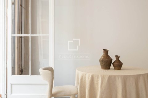 Apartamento de 3 dormitorios en venta en Barcelona, Cataluña, Spain № 3720 - foto 6