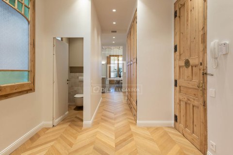 Apartamento de 3 dormitorios en venta en Barcelona, Cataluña, Spain № 3720 - foto 27