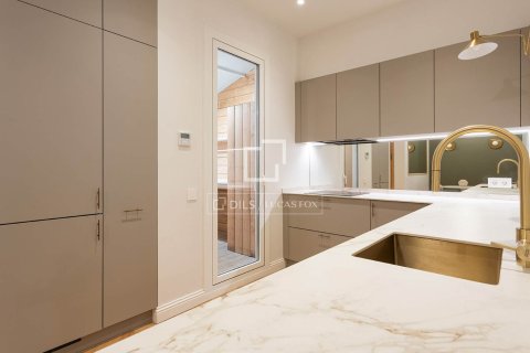 Apartamento de 3 dormitorios en venta en Barcelona, Cataluña, Spain № 3720 - foto 19