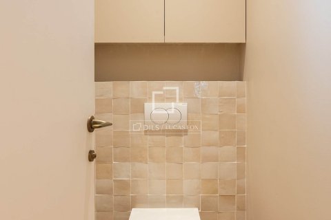 Apartamento de 3 dormitorios en venta en Barcelona, Cataluña, Spain № 3720 - foto 30