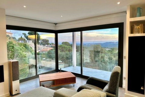 4 bedrooms house for sale in Lloret de Mar, Girona, Catalonia, Spain № 7200 - photo 9