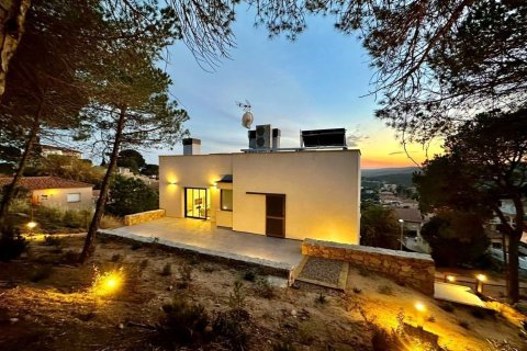 4 bedrooms house for sale in Lloret de Mar, Girona, Catalonia, Spain № 7200 - photo 8