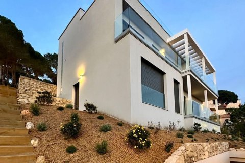 Сasa de 4 dormitorios en venta en Lloret de Mar, Gerona, Cataluña, Spain № 7200