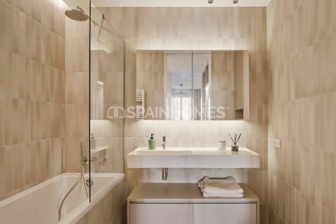 2 bedrooms apartment for sale in Barcelona, Catalonia, Spain № 7146 - photo 6