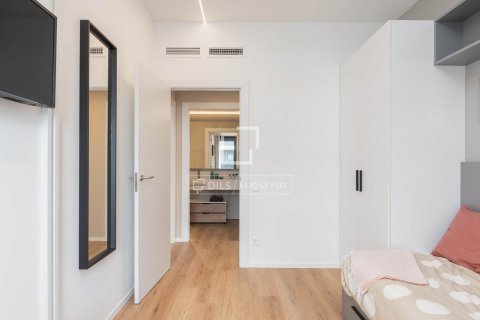 Apartamento de 3 dormitorios en venta en Barcelona, Cataluña, Spain № 4030 - foto 18