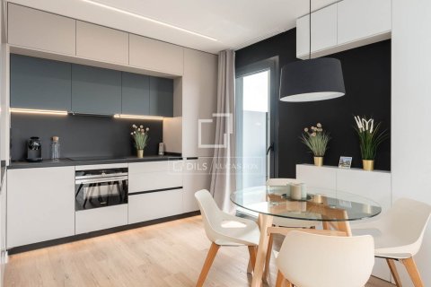 Apartamento de 3 dormitorios en venta en Barcelona, Cataluña, Spain № 4030 - foto 8