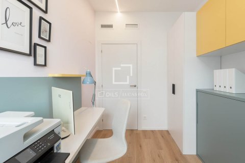 Apartamento de 3 dormitorios en venta en Barcelona, Cataluña, Spain № 4030 - foto 21