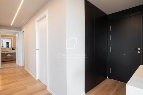 Apartamento de 3 dormitorios en venta en Barcelona, Cataluña, Spain № 4030 - foto 25