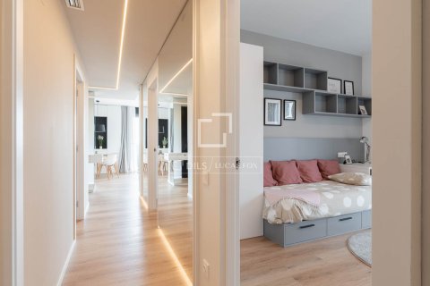 Apartamento de 3 dormitorios en venta en Barcelona, Cataluña, Spain № 4030 - foto 16