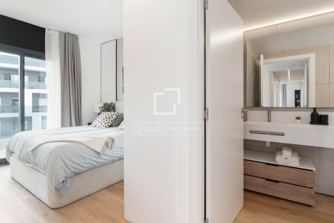 Apartamento de 3 dormitorios en venta en Barcelona, Cataluña, Spain № 4030 - foto 11