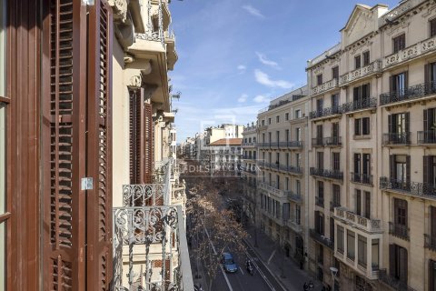Apartamento de 3 dormitorios en venta en Barcelona, Cataluña, Spain № 4032 - foto 4