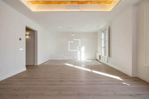 Apartamento de 3 dormitorios en venta en Barcelona, Cataluña, Spain № 4032 - foto 6