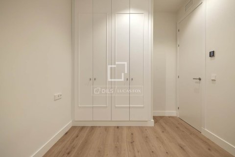 Apartamento de 3 dormitorios en venta en Barcelona, Cataluña, Spain № 4032 - foto 22