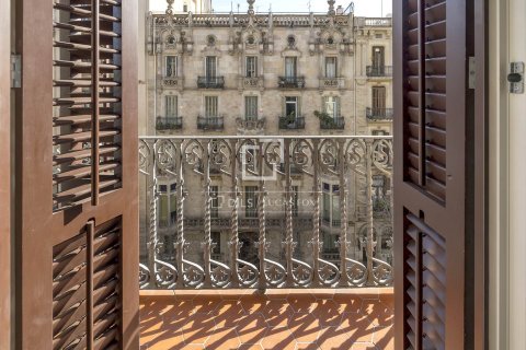 Apartamento de 3 dormitorios en venta en Barcelona, Cataluña, Spain № 4032 - foto 5