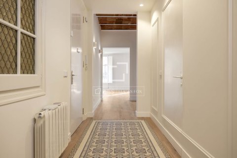 Apartamento de 3 dormitorios en venta en Barcelona, Cataluña, Spain № 4032 - foto 16