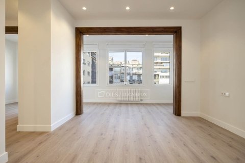 Apartamento de 3 dormitorios en venta en Barcelona, Cataluña, Spain № 4032 - foto 27