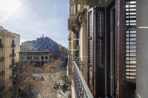 Apartamento de 3 dormitorios en venta en Barcelona, Cataluña, Spain № 4032 - foto 3