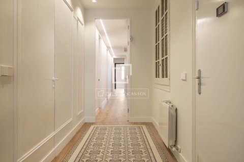 Apartamento de 3 dormitorios en venta en Barcelona, Cataluña, Spain № 4032 - foto 14