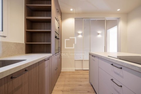 Apartamento de 3 dormitorios en venta en Barcelona, Cataluña, Spain № 4032 - foto 13