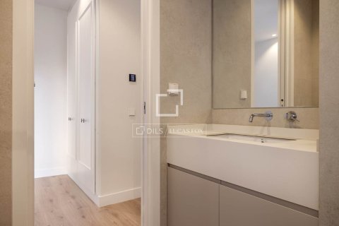 Apartamento de 3 dormitorios en venta en Barcelona, Cataluña, Spain № 4032 - foto 20