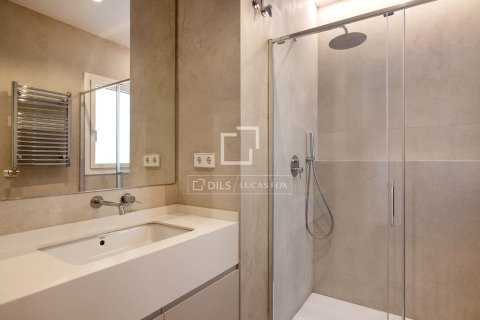 Apartamento de 3 dormitorios en venta en Barcelona, Cataluña, Spain № 4032 - foto 19