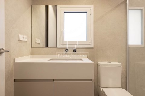 Apartamento de 3 dormitorios en venta en Barcelona, Cataluña, Spain № 4032 - foto 25
