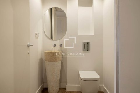 Apartamento de 3 dormitorios en venta en Barcelona, Cataluña, Spain № 4032 - foto 15