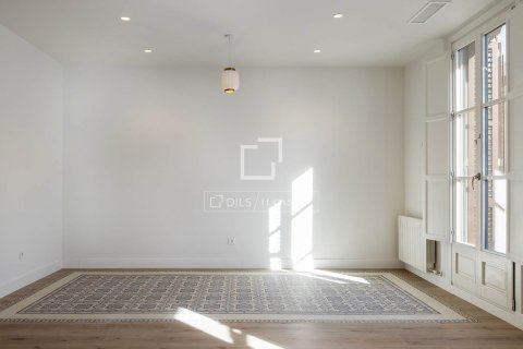Apartamento de 3 dormitorios en venta en Barcelona, Cataluña, Spain № 4032 - foto 8