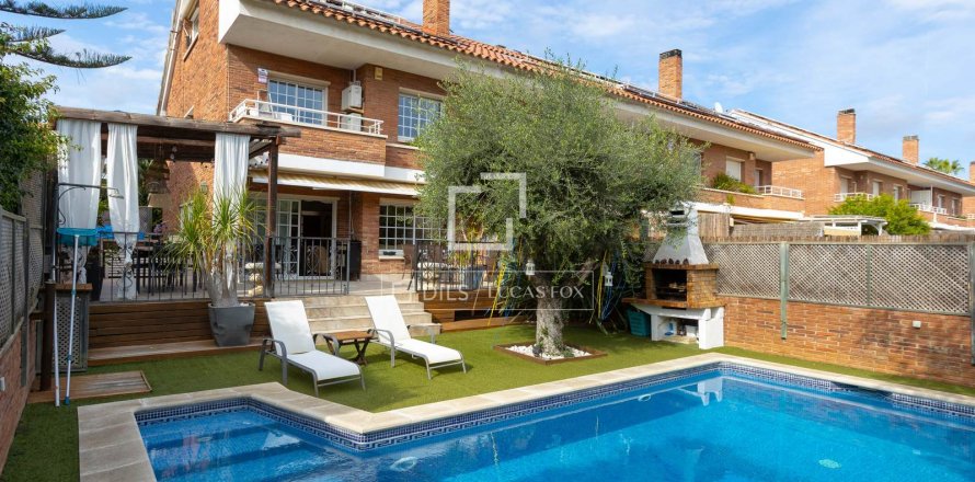 5 bedrooms villa for sale in Premia De Mar, Barcelona, Catalonia, Spain № 4464