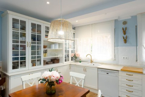 5 bedrooms villa for sale in Premia De Mar, Barcelona, Catalonia, Spain № 4464 - photo 12
