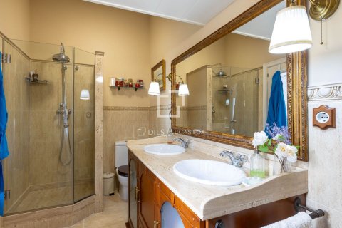 5 bedrooms villa for sale in Premia De Mar, Barcelona, Catalonia, Spain № 4464 - photo 24