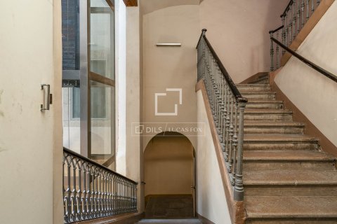 Apartamento de 5 dormitorios en venta en Barcelona, Cataluña, Spain № 4127 - foto 3