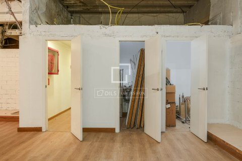 Apartamento de 5 dormitorios en venta en Barcelona, Cataluña, Spain № 4127 - foto 23