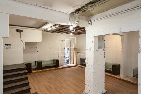Apartamento de 5 dormitorios en venta en Barcelona, Cataluña, Spain № 4127 - foto 2
