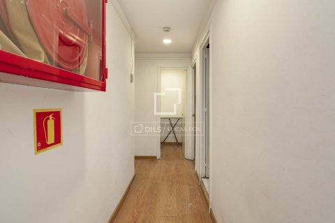 Apartamento de 5 dormitorios en venta en Barcelona, Cataluña, Spain № 4127 - foto 22