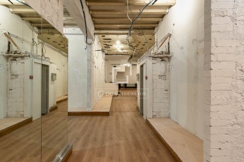 Apartamento de 5 dormitorios en venta en Barcelona, Cataluña, Spain № 4127 - foto 21
