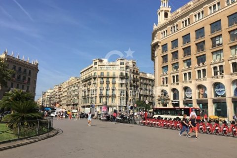 Propiedad comercial de 6189 m² en alquiler en Barcelona, Cataluña, Spain № 8013 - foto 4