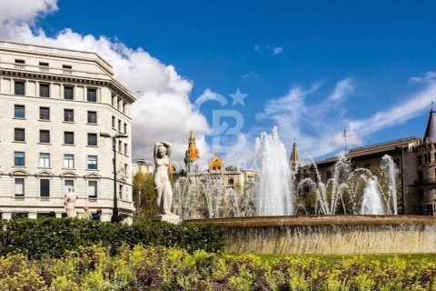 Propiedad comercial de 6189 m² en alquiler en Barcelona, Cataluña, Spain № 8013 - foto 2