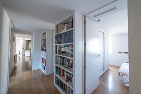 Купить квартиру в Барселона, Испания с 5 комнат, 205м², № 1451 - фото 6