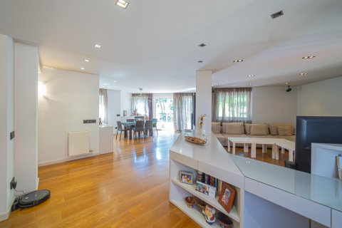 Apartamento de 4 dormitorios en venta en Barcelona, Cataluña, Spain № 1451