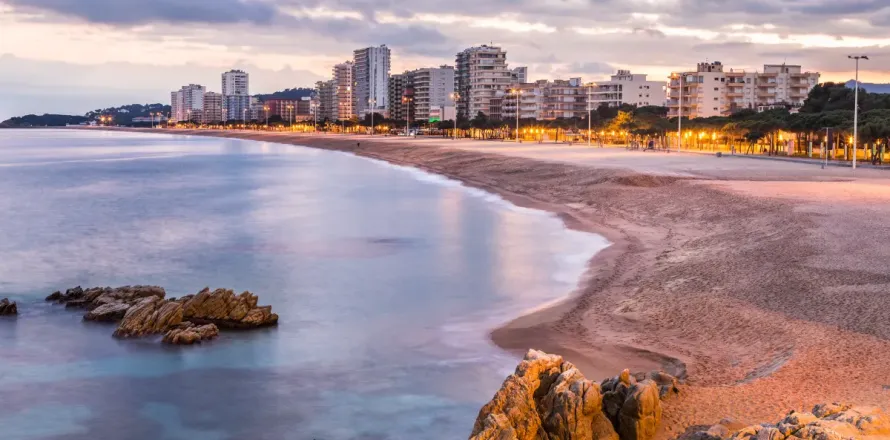 Propiedad comercial en venta en Platja D'aro, Gerona, Cataluña, Spain № 1448