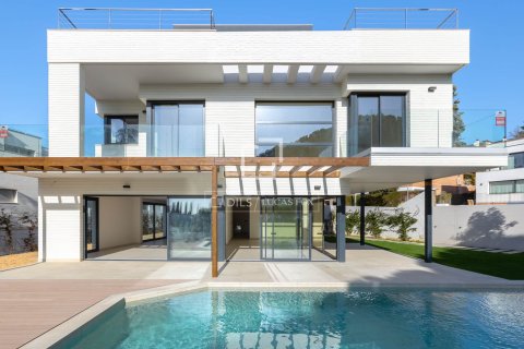 Villa de 4 dormitorios en venta en Vilassar de Dalt, Barcelona, Cataluña, Spain № 3812