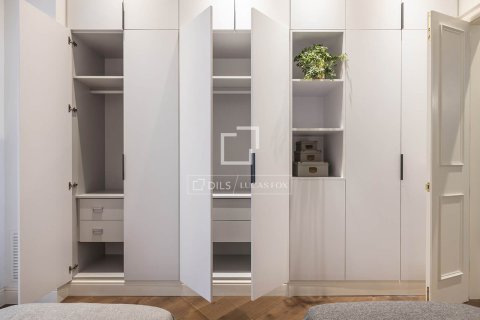 Apartamento de 3 dormitorios en venta en Barcelona, Cataluña, Spain № 3811 - foto 22