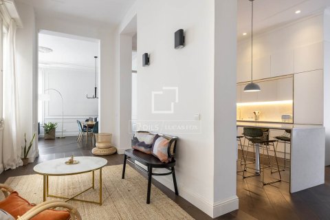 Apartamento de 3 dormitorios en venta en Barcelona, Cataluña, Spain № 3811 - foto 8
