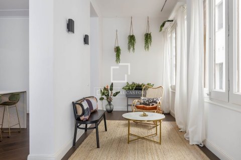 Apartamento de 3 dormitorios en venta en Barcelona, Cataluña, Spain № 3811 - foto 6
