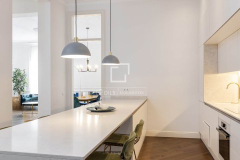 Apartamento de 3 dormitorios en venta en Barcelona, Cataluña, Spain № 3811 - foto 10