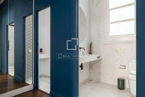 Apartamento de 3 dormitorios en venta en Barcelona, Cataluña, Spain № 3811 - foto 15