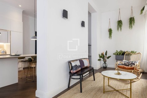 Apartamento de 3 dormitorios en venta en Barcelona, Cataluña, Spain № 3811 - foto 7