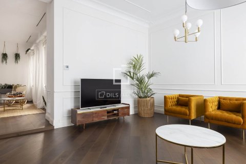 Apartamento de 3 dormitorios en venta en Barcelona, Cataluña, Spain № 3811 - foto 3